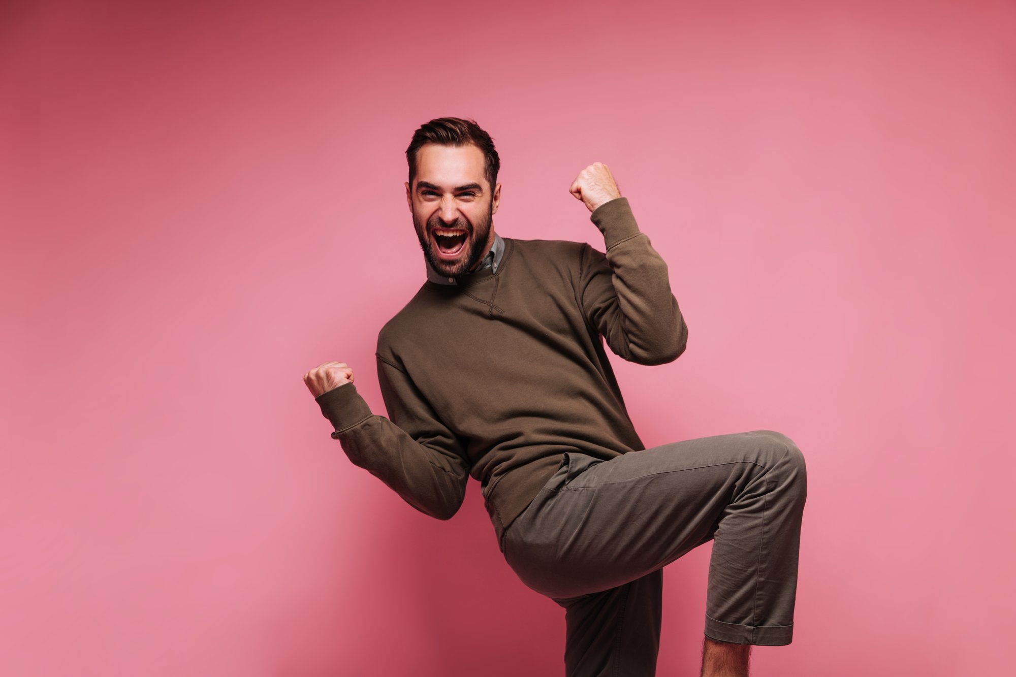 joyful-man-in-sweater-and-pants-having-fun-on-pink-2026-01-05-01-16-03-utc
